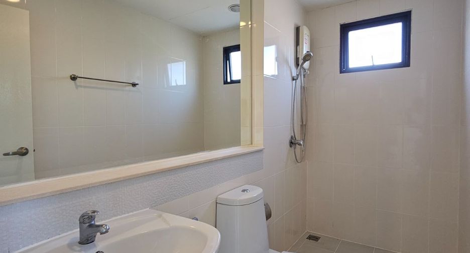 For sale 3 bedrooms townhouse in Bueng Kum, Bangkok