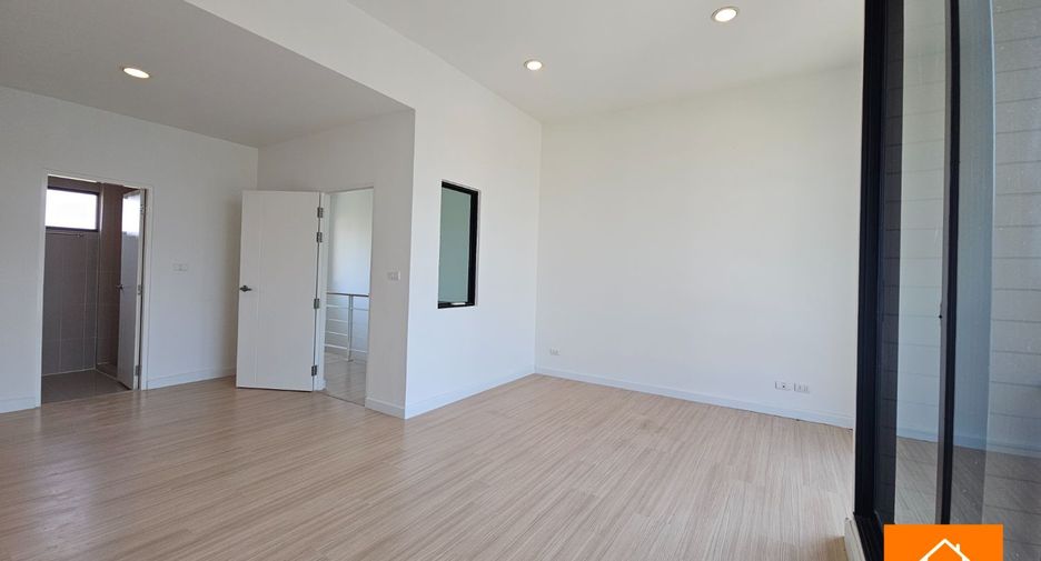 For sale 3 bedrooms townhouse in Bueng Kum, Bangkok