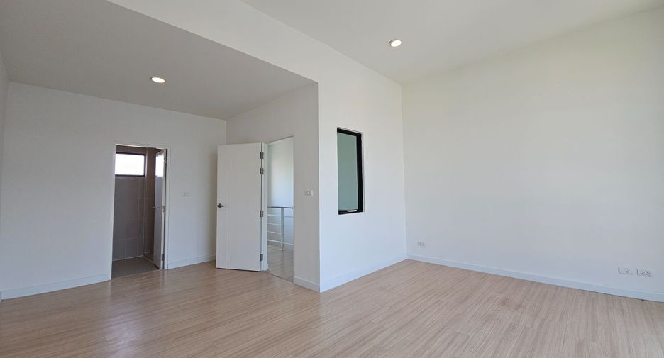 For sale 3 bedrooms townhouse in Bueng Kum, Bangkok
