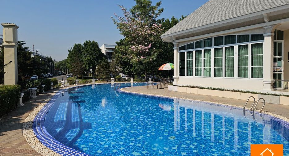 For sale 3 bedrooms townhouse in Bueng Kum, Bangkok