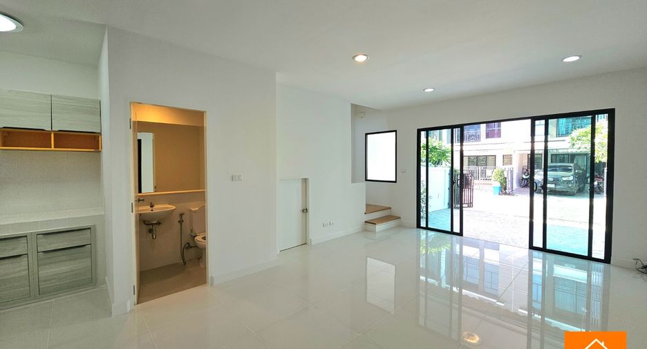 For sale 3 bedrooms townhouse in Bueng Kum, Bangkok