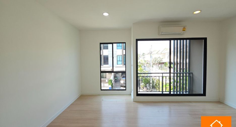 For sale 3 bedrooms townhouse in Bueng Kum, Bangkok