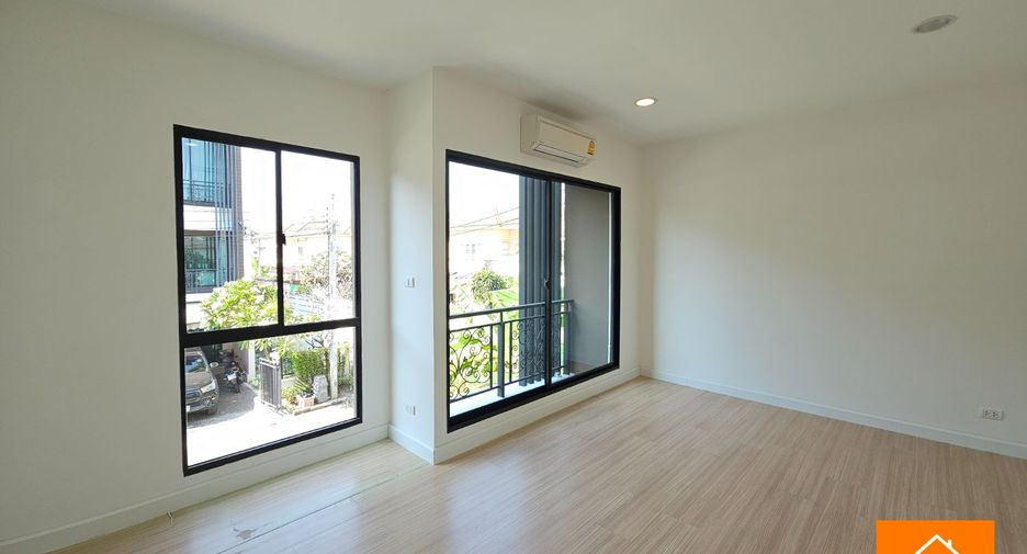 For sale 3 bedrooms townhouse in Bueng Kum, Bangkok
