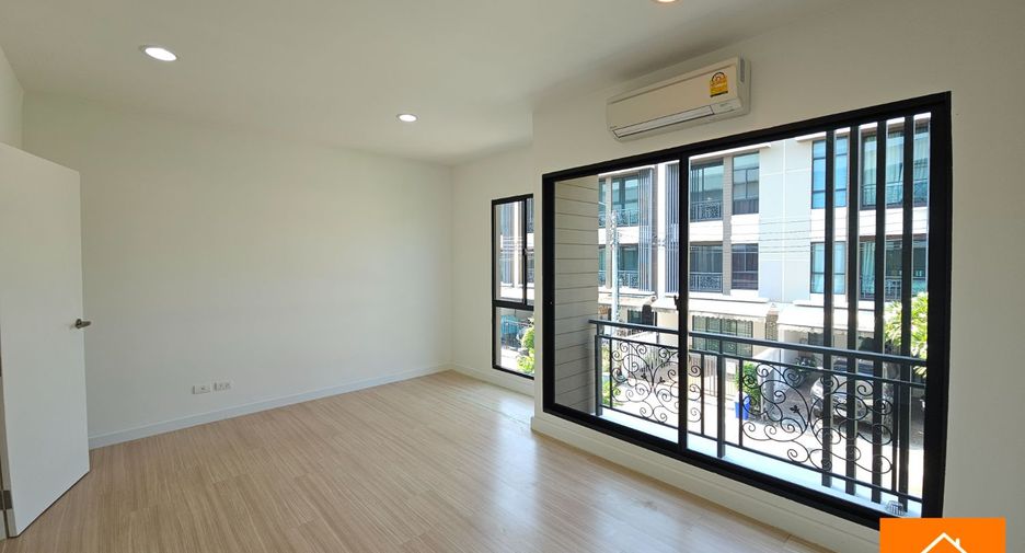 For sale 3 bedrooms townhouse in Bueng Kum, Bangkok