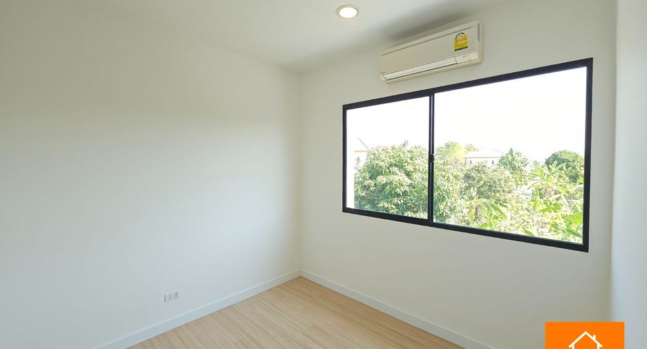 For sale 3 bedrooms townhouse in Bueng Kum, Bangkok