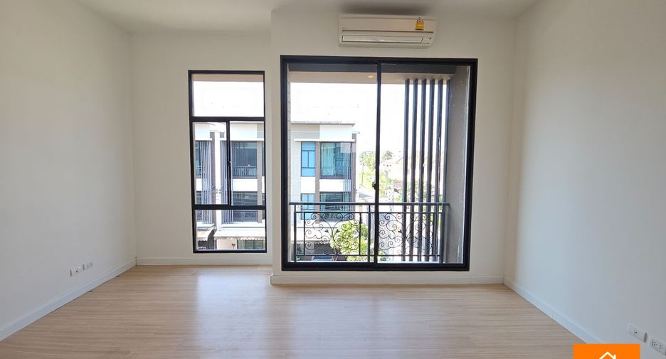 For sale 3 bedrooms townhouse in Bueng Kum, Bangkok