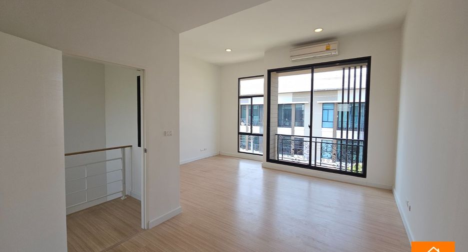 For sale 3 bedrooms townhouse in Bueng Kum, Bangkok