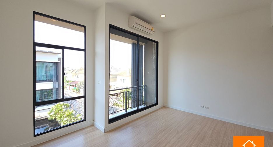 For sale 3 bedrooms townhouse in Bueng Kum, Bangkok