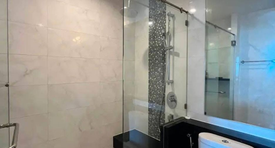 Condo en alquiler y en venta de 4 habitaciones en Yan Nawa, Bangkok