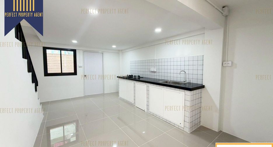 Local comercial en venta de 3 habitaciones en Phra Pradaeng, Samut Prakan