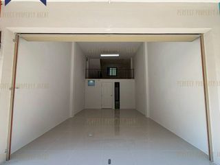 Local comercial en venta de 3 habitaciones en Phra Pradaeng, Samut Prakan