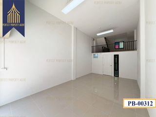 Local comercial en venta de 3 habitaciones en Phra Pradaeng, Samut Prakan