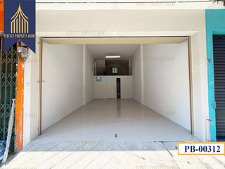 Local comercial en venta de 3 habitaciones en Phra Pradaeng, Samut Prakan