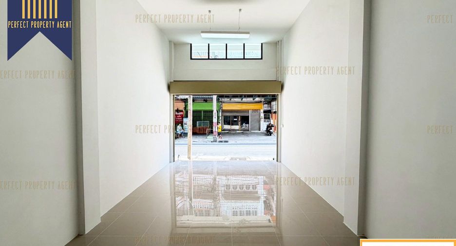 Local comercial en venta de 3 habitaciones en Phra Pradaeng, Samut Prakan