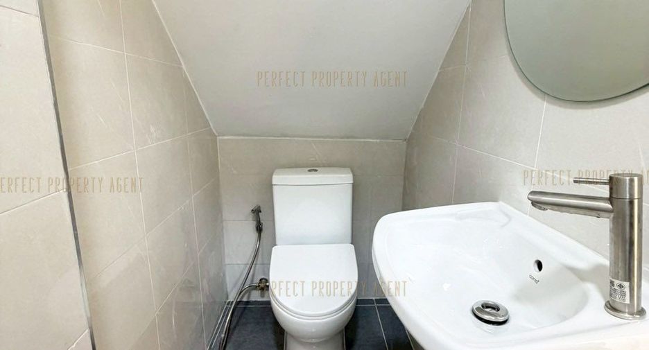 Local comercial en venta de 3 habitaciones en Phra Pradaeng, Samut Prakan