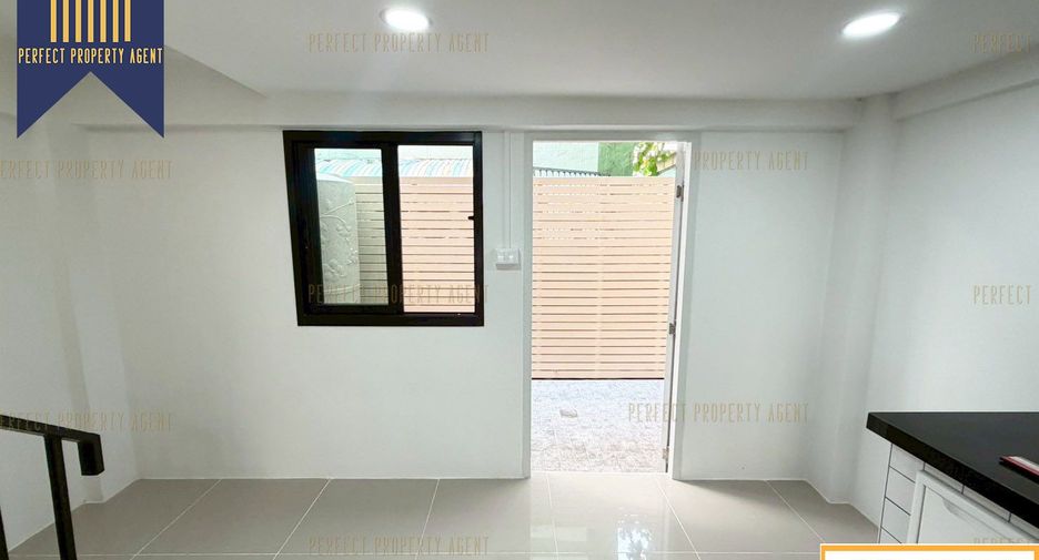 Local comercial en venta de 3 habitaciones en Phra Pradaeng, Samut Prakan
