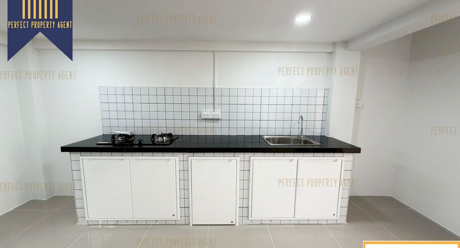 Local comercial en venta de 3 habitaciones en Phra Pradaeng, Samut Prakan