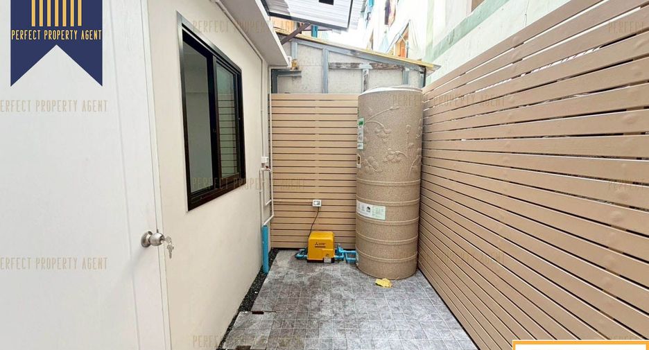 Local comercial en venta de 3 habitaciones en Phra Pradaeng, Samut Prakan