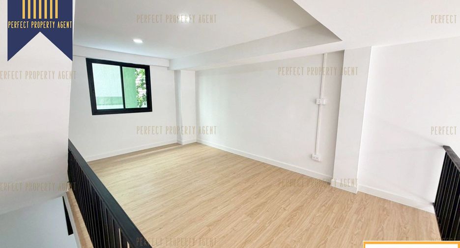 Local comercial en venta de 3 habitaciones en Phra Pradaeng, Samut Prakan