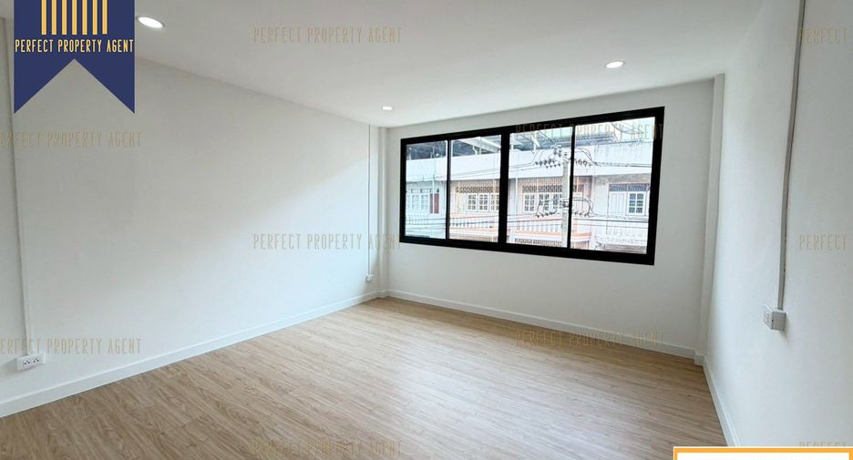 Local comercial en venta de 3 habitaciones en Phra Pradaeng, Samut Prakan