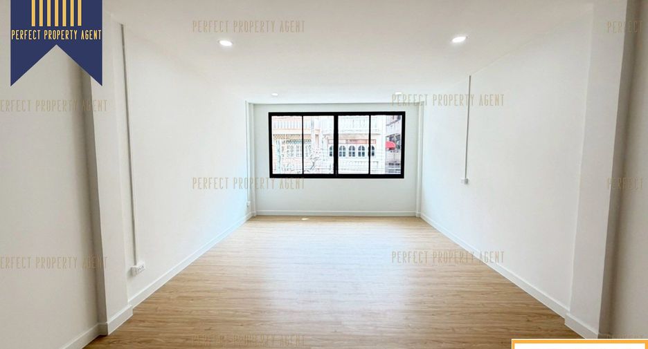 Local comercial en venta de 3 habitaciones en Phra Pradaeng, Samut Prakan