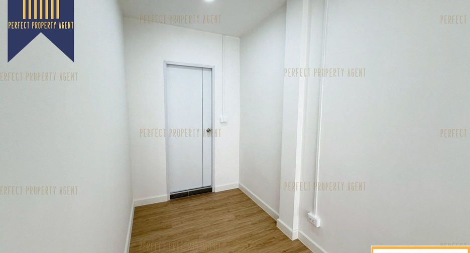 Local comercial en venta de 3 habitaciones en Phra Pradaeng, Samut Prakan