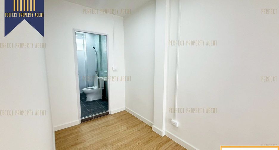 Local comercial en venta de 3 habitaciones en Phra Pradaeng, Samut Prakan