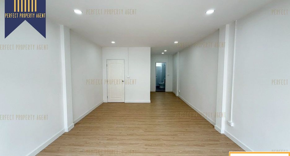 Local comercial en venta de 3 habitaciones en Phra Pradaeng, Samut Prakan