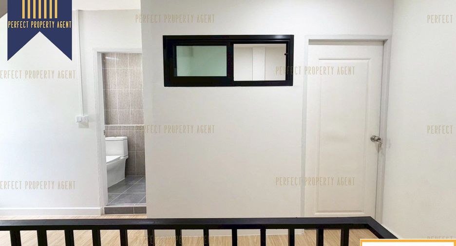 Local comercial en venta de 3 habitaciones en Phra Pradaeng, Samut Prakan