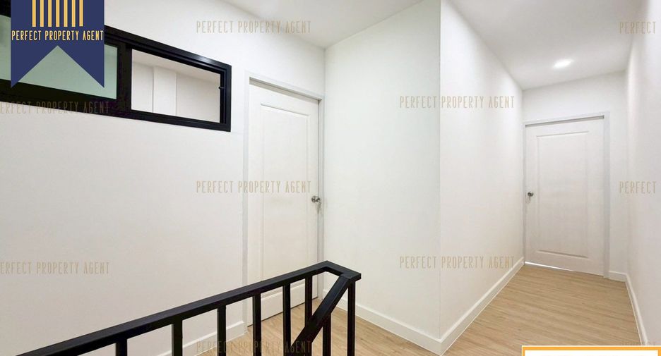 Local comercial en venta de 3 habitaciones en Phra Pradaeng, Samut Prakan