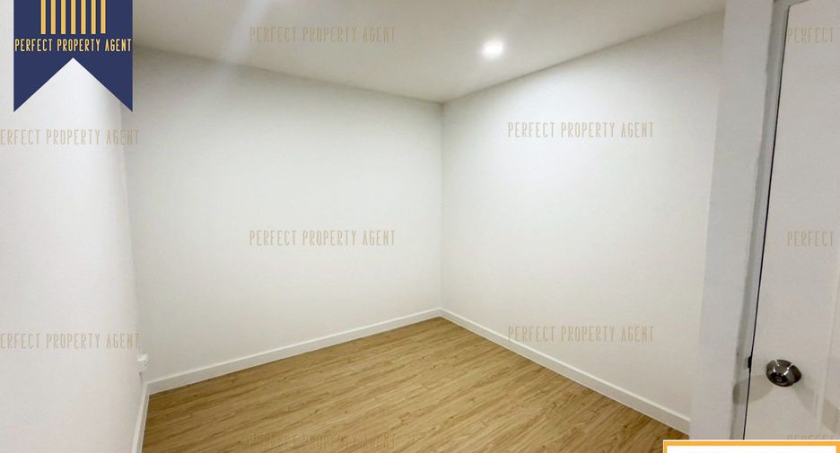 Local comercial en venta de 3 habitaciones en Phra Pradaeng, Samut Prakan