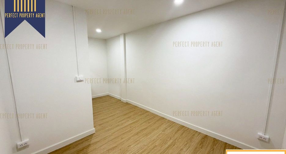 Local comercial en venta de 3 habitaciones en Phra Pradaeng, Samut Prakan