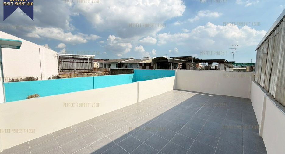 Local comercial en venta de 3 habitaciones en Phra Pradaeng, Samut Prakan