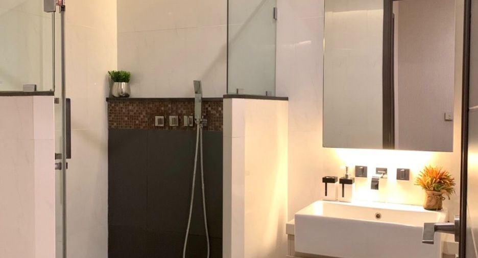 For rent and for sale 3 bedrooms condo in Huai Khwang, Bangkok