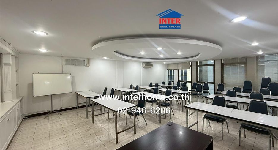 Büro zum Kauf mit 2 Zimmer in Bang Kapi, Bangkok
