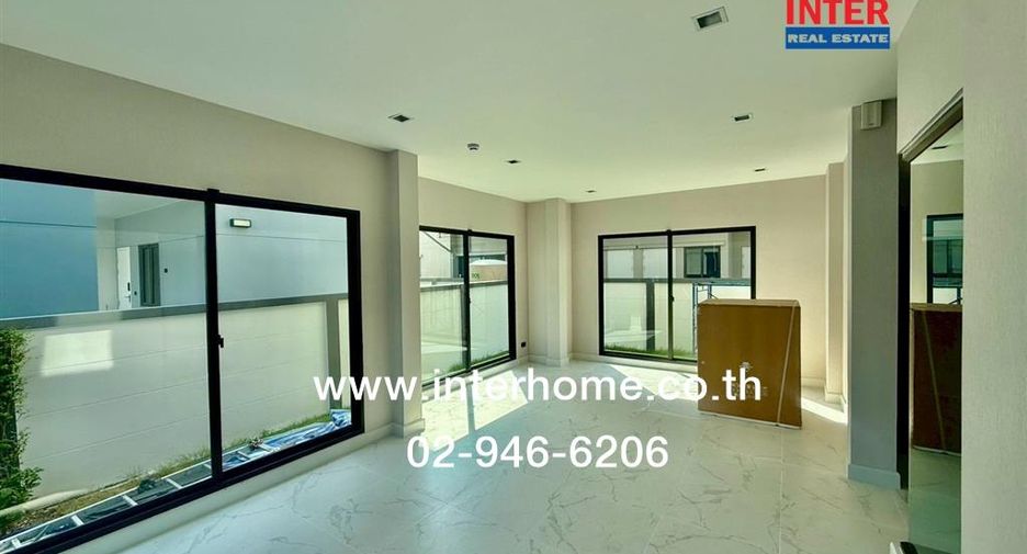 For sale 4 bedrooms house in Lat Krabang, Bangkok