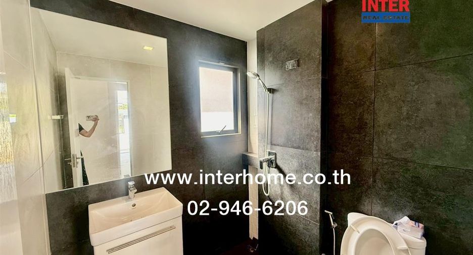 For sale 4 bedrooms house in Lat Krabang, Bangkok