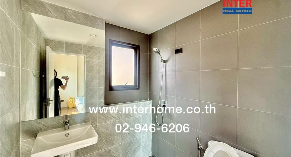 For sale 4 bedrooms house in Lat Krabang, Bangkok