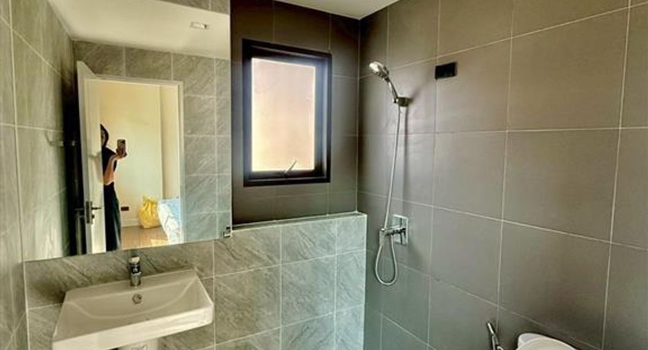 For sale 4 bedrooms house in Lat Krabang, Bangkok