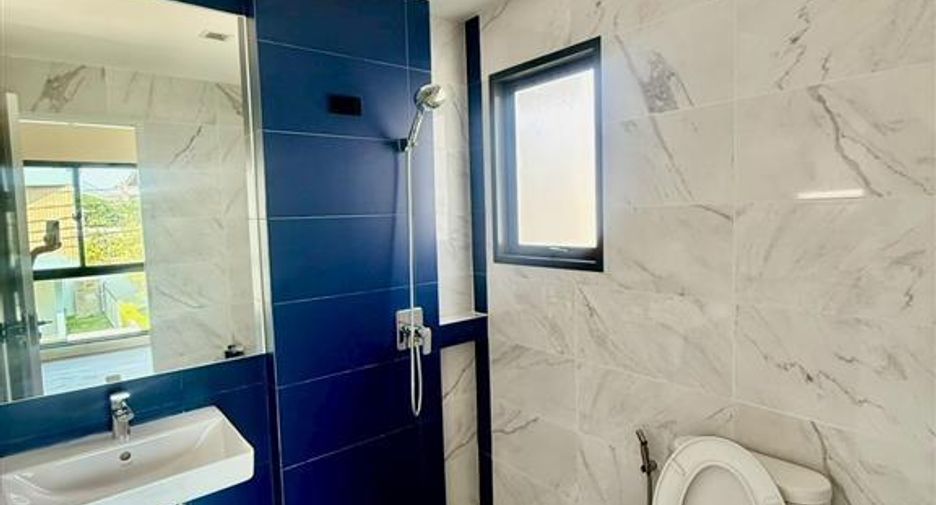 For sale 4 bedrooms house in Lat Krabang, Bangkok