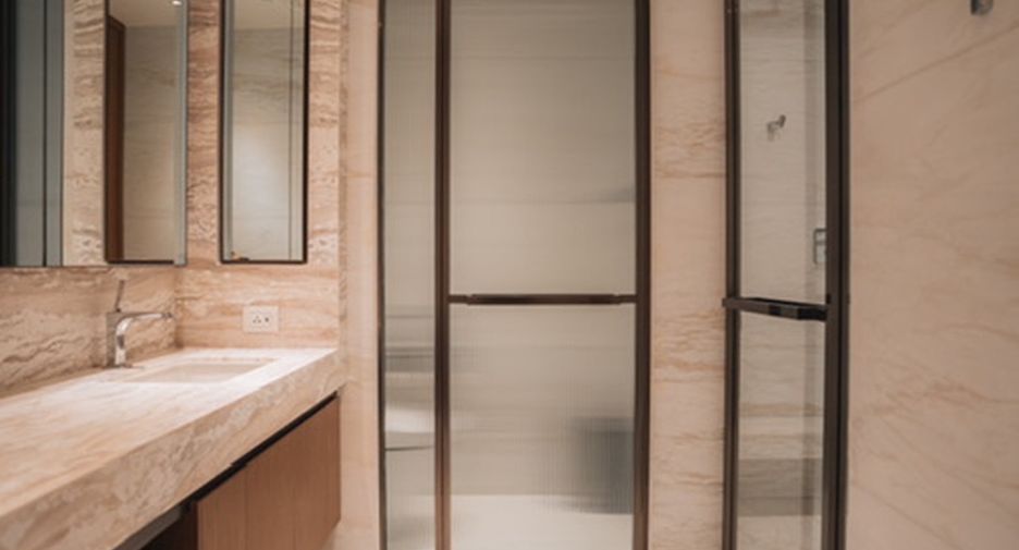 For sale 2 bedrooms condo in Pathum Wan, Bangkok