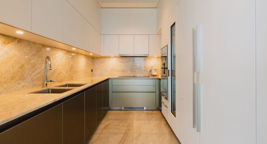 For sale 2 bedrooms condo in Pathum Wan, Bangkok