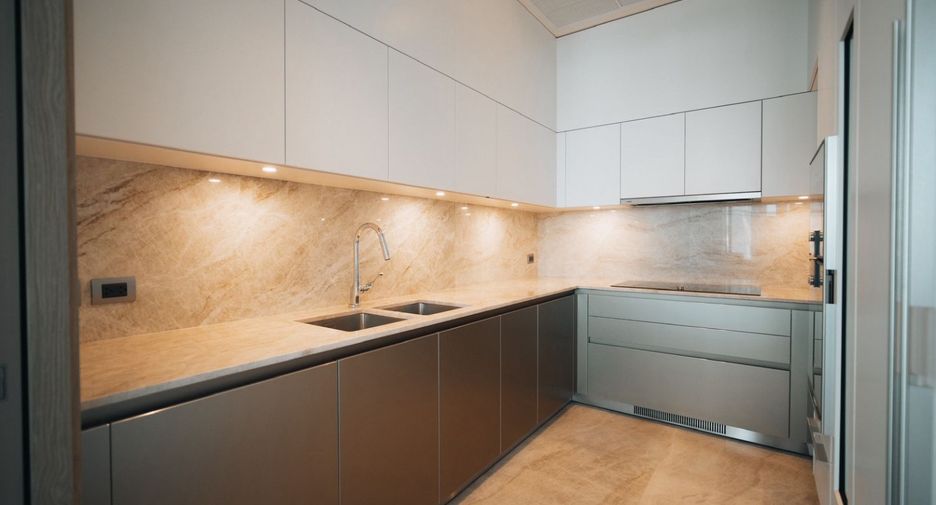 For sale 2 bedrooms condo in Pathum Wan, Bangkok