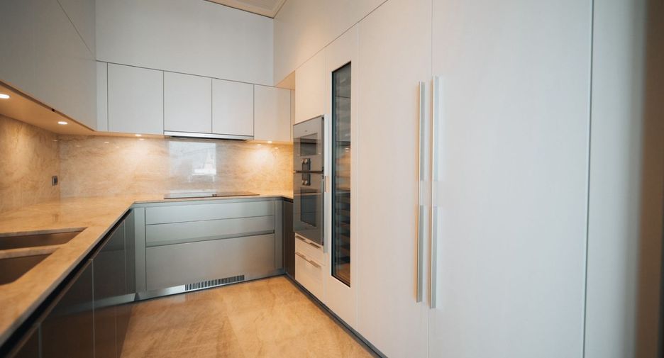 For sale 2 bedrooms condo in Pathum Wan, Bangkok