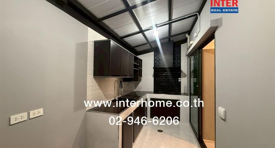 For sale 3 ベッドルーム townhouse in Saphan Sung, Bangkok