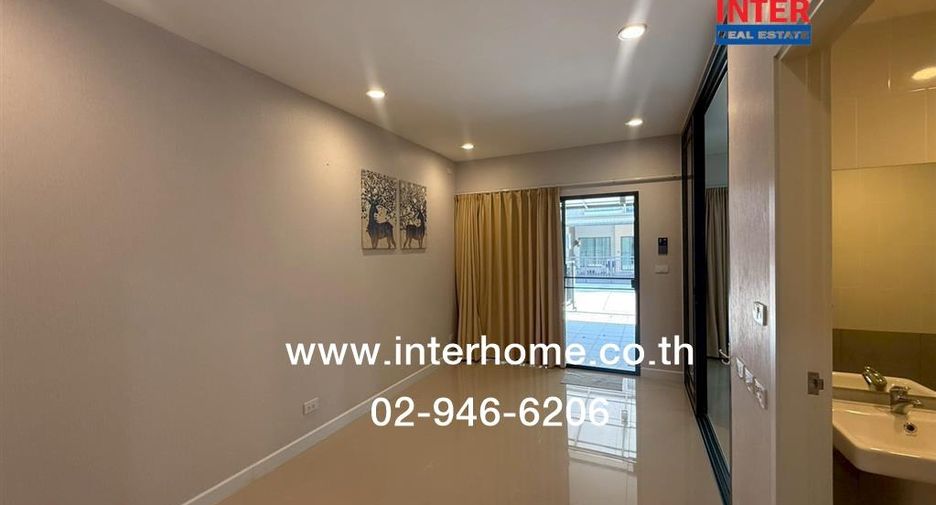 For sale 3 ベッドルーム townhouse in Saphan Sung, Bangkok