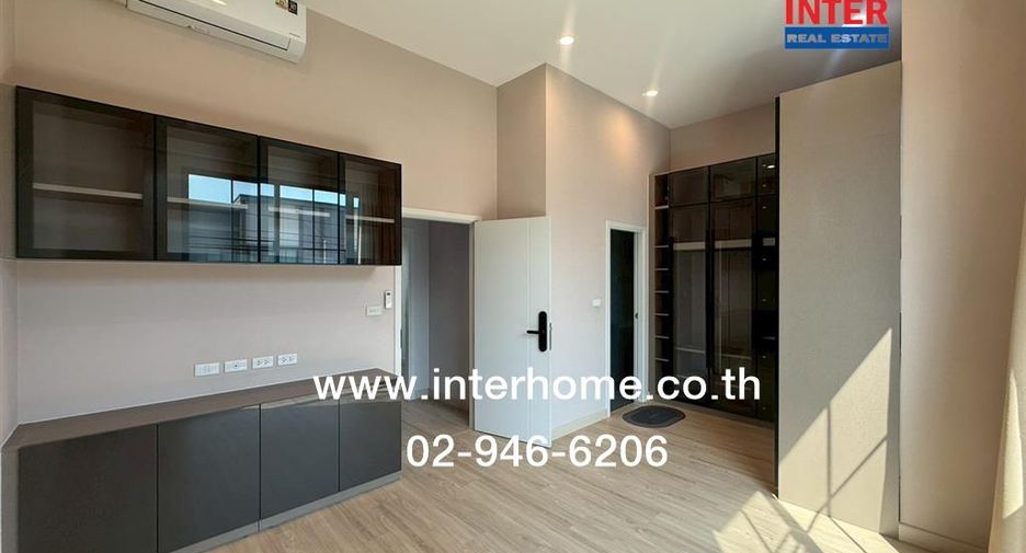 For sale 3 ベッドルーム townhouse in Saphan Sung, Bangkok
