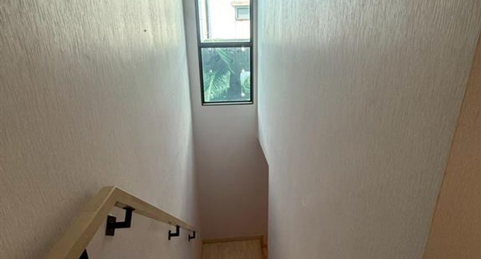 For sale 3 ベッドルーム townhouse in Saphan Sung, Bangkok