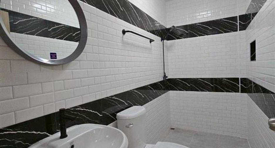 For sale 3 bedrooms townhouse in Khlong Sam Wa, Bangkok
