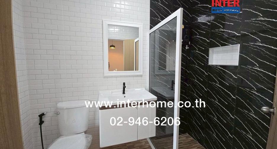 For sale 3 bedrooms townhouse in Khlong Sam Wa, Bangkok
